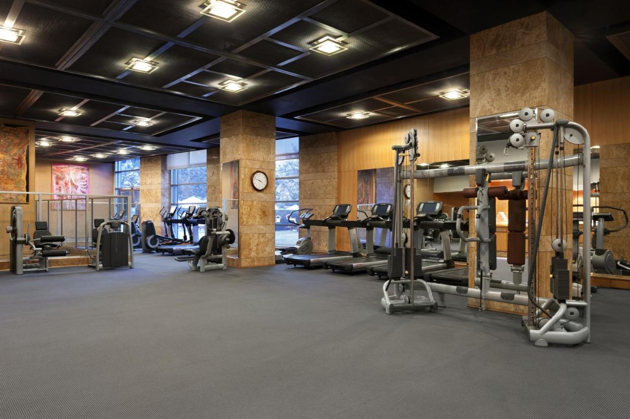 Grand Hyatt Mumbai Hotel&Residences Bagian luar foto The gym at the 100 East 53rd Street location