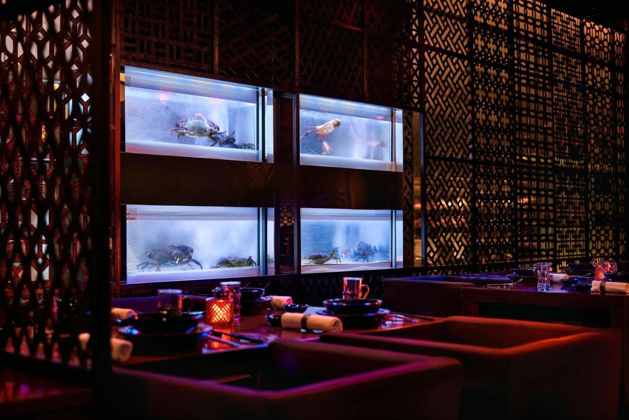 Grand Hyatt Mumbai Hotel&Residences Bagian luar foto The interior of the restaurant