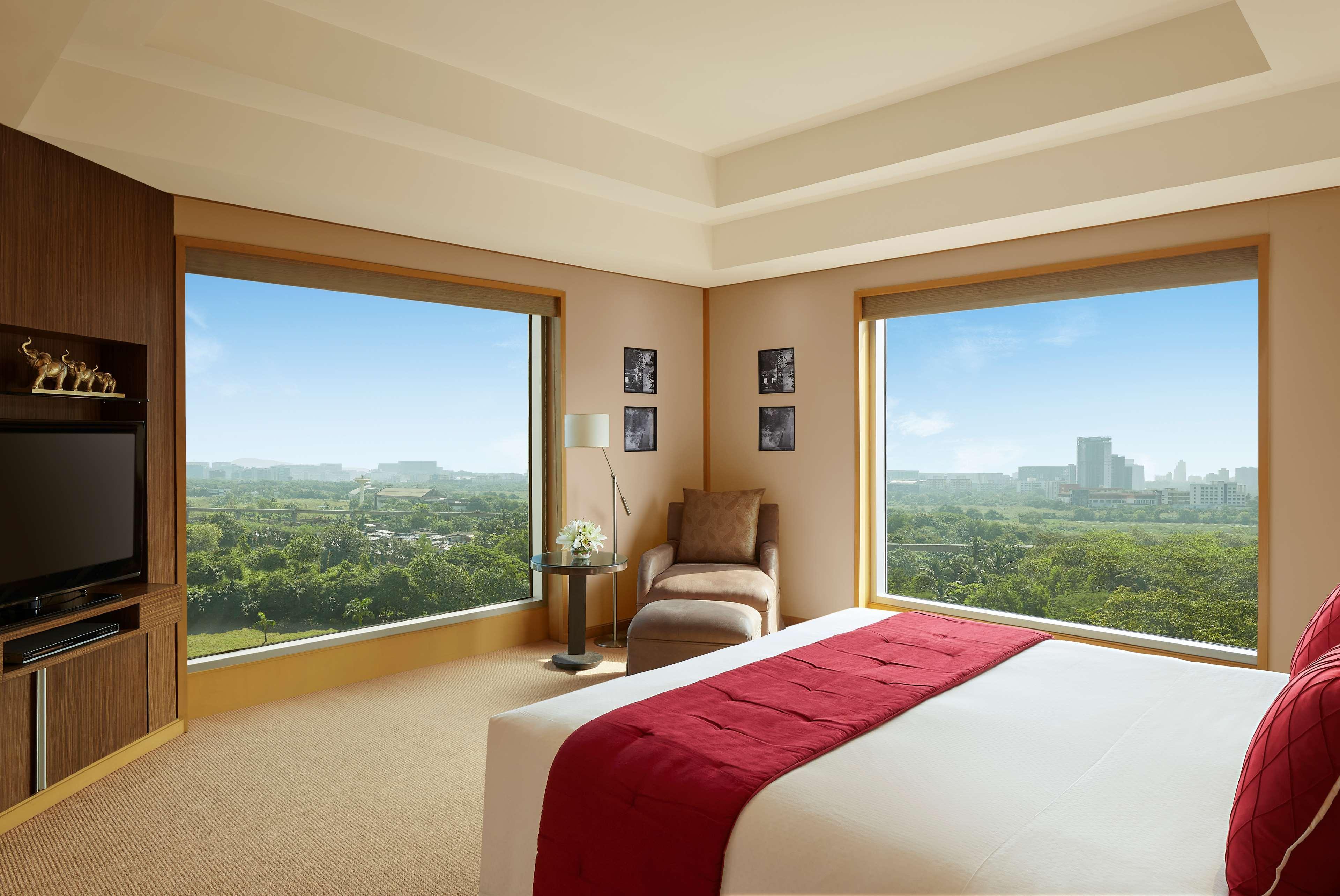Grand Hyatt Mumbai Hotel&Residences Bagian luar foto A bedroom at The Oberoi, Mumbai