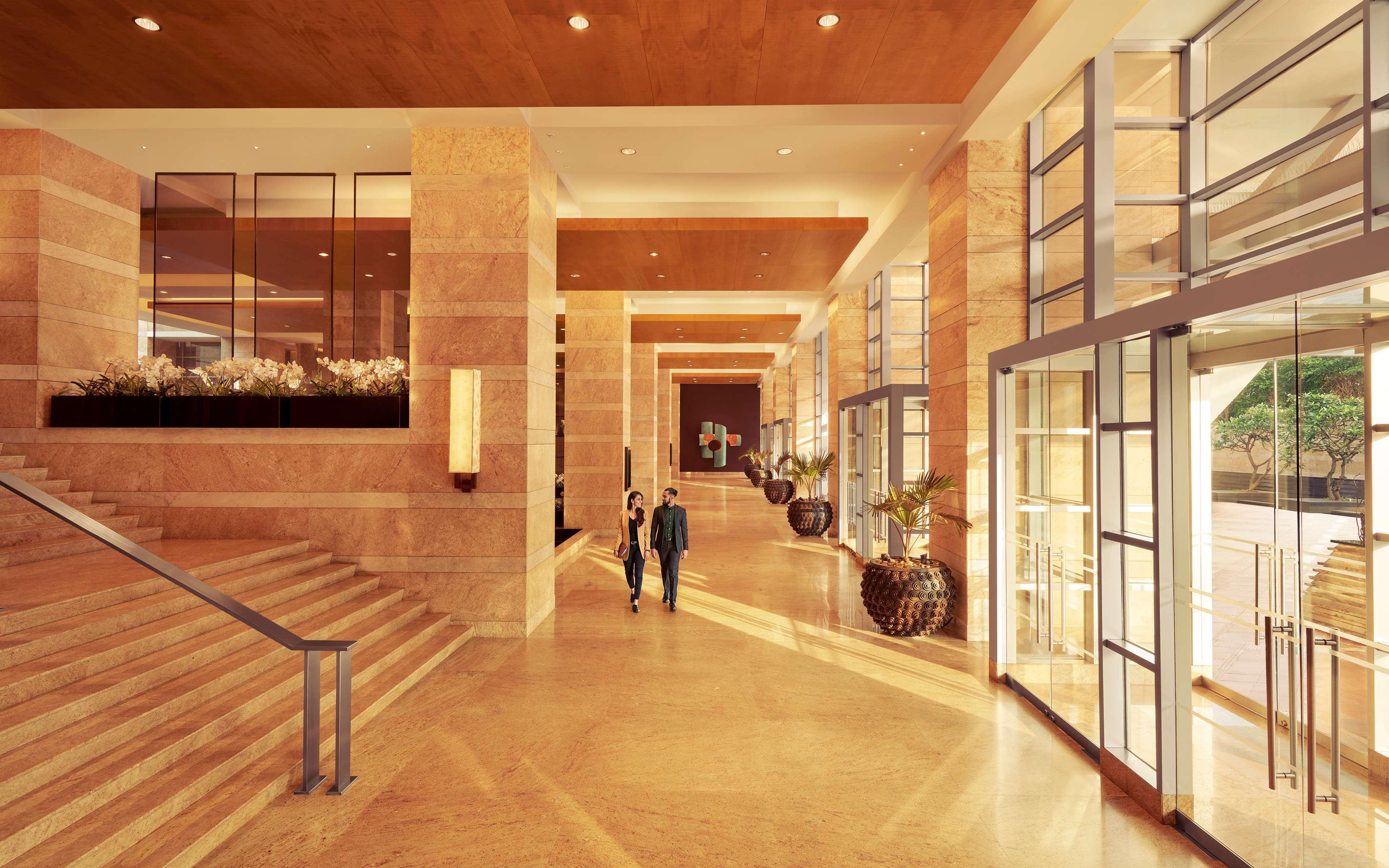 Grand Hyatt Mumbai Hotel&Residences Bagian luar foto The lobby of the hotel