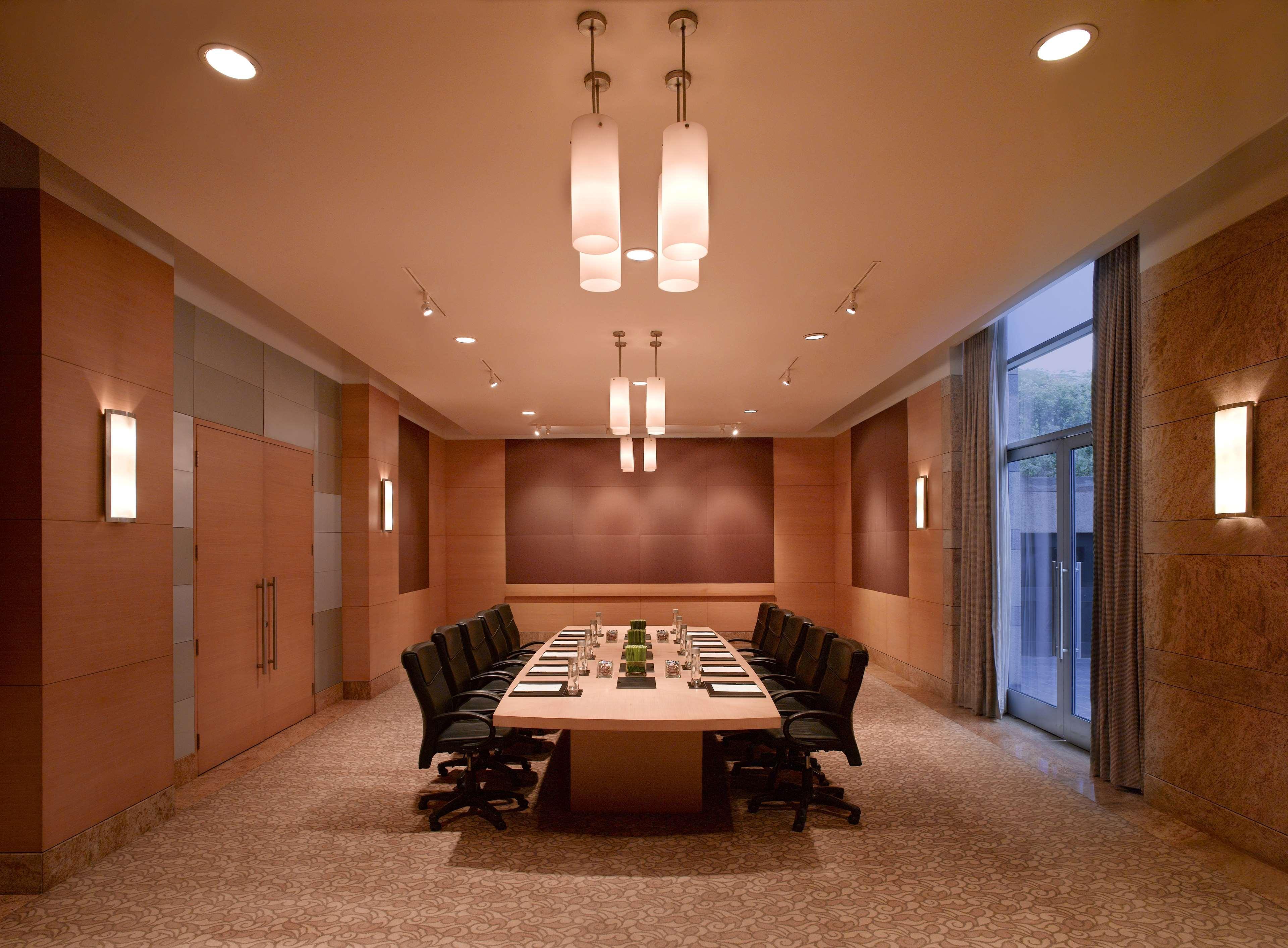 Grand Hyatt Mumbai Hotel&Residences Bagian luar foto A boardroom at a hotel