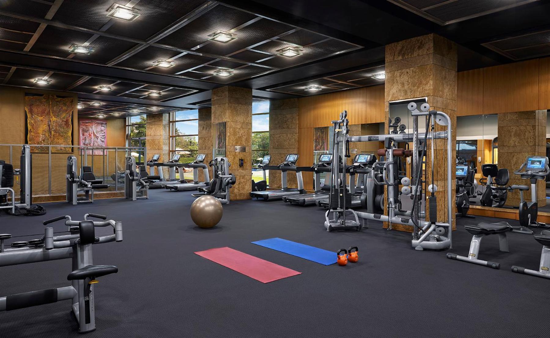 Grand Hyatt Mumbai Hotel&Residences Bagian luar foto The gym at The Westin