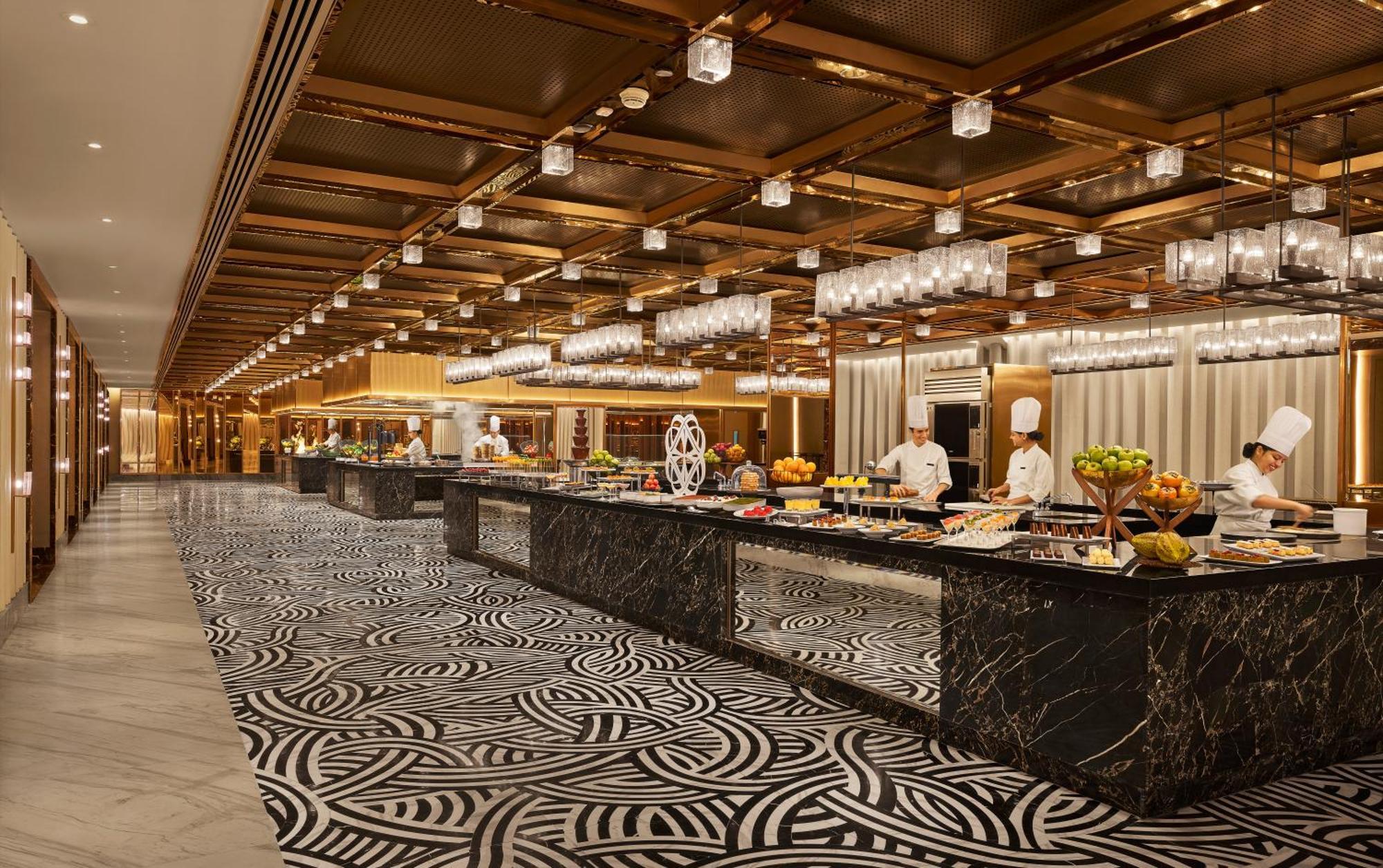 Grand Hyatt Mumbai Hotel&Residences Bagian luar foto The buffet at the hotel